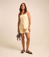 Short em Crepe com Pregas e Faixas Abotoadas no Cós - 2