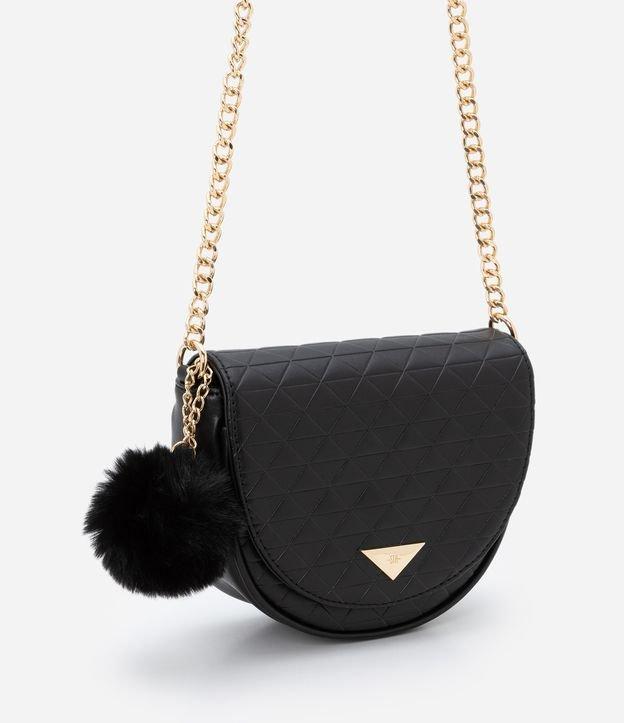Bolsa Meia Lua Pequena com Textura Matelassê e Alça de Corrente com Pompom - 1