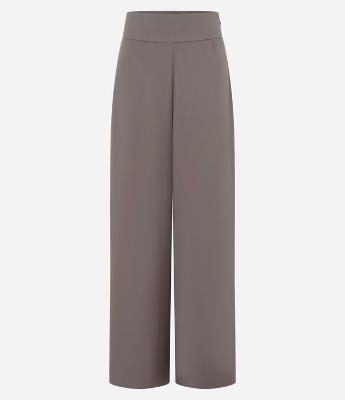 Calça Pantalona em Crepe com Pences