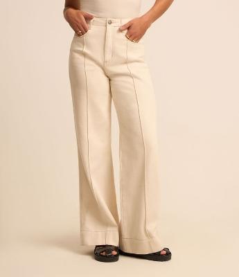 Calça Wide Leg em Sarja com Friso Frontal