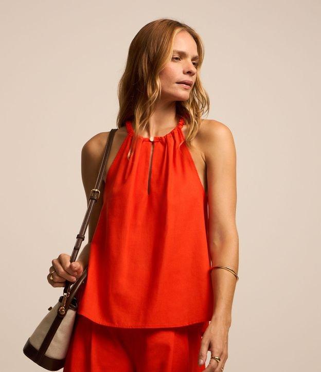 Blusa Regata em Viscolinho Gola com Abertura Franzida e Botão - 2