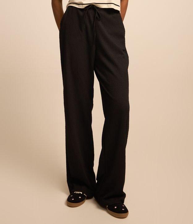 Calça Texturizada com Amarração no Cós e Bolsos - 3