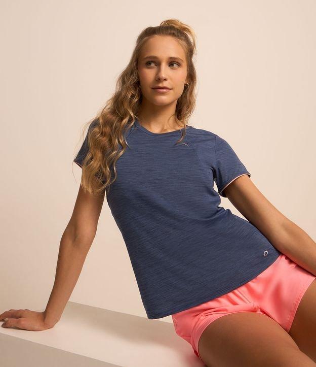 Camiseta Esportiva Alongada em Poliamida com Linhas nas Costas - 2