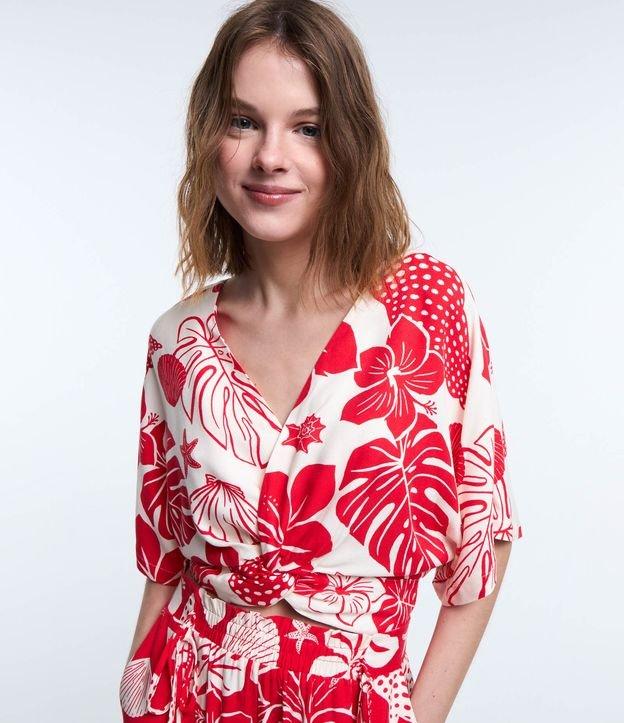 Blusa Cropped em Viscose com Torcidinho no Busto e Estampa Tropical - 1