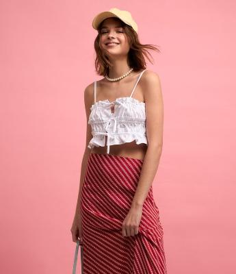 Blusa Cropped em Tricoline com Babados e Amarrações no Busto