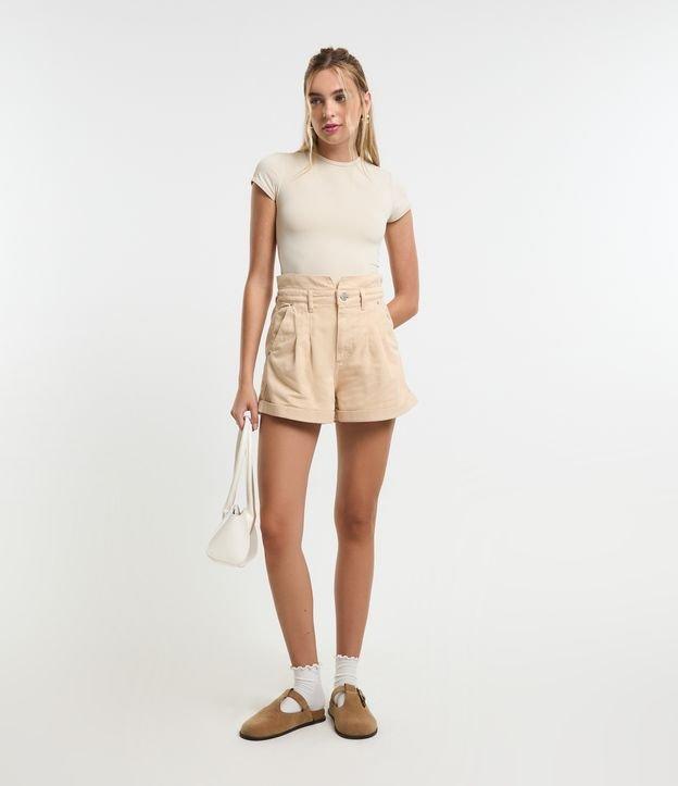 Short Baggy Cintura Alta em Sarja com Pregas e Barra Dobrada - 1