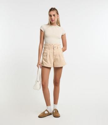 Short Baggy Cintura Alta em Sarja com Pregas e Barra Dobrada