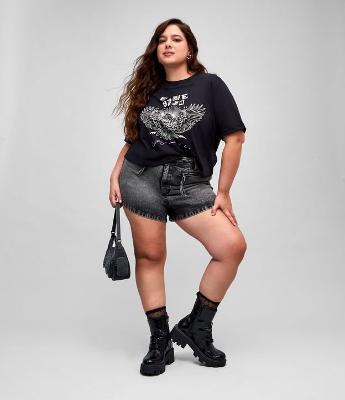 Short em Jeans com Zíper no Bolso Curve & Plus Size