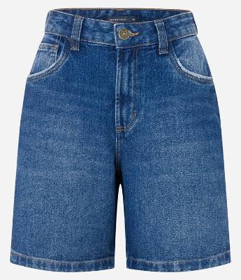 Bermuda em Jeans Denim com Cintura Média e Detalhe na Barra