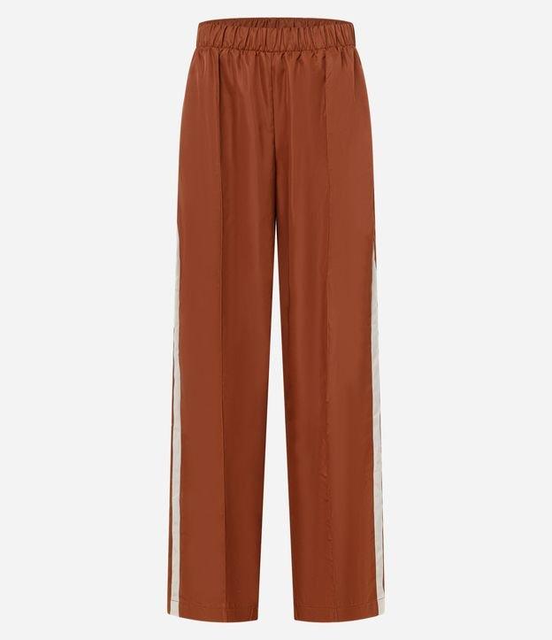 Calça Reta com Textura Acetinada e Viés na Lateral - 1