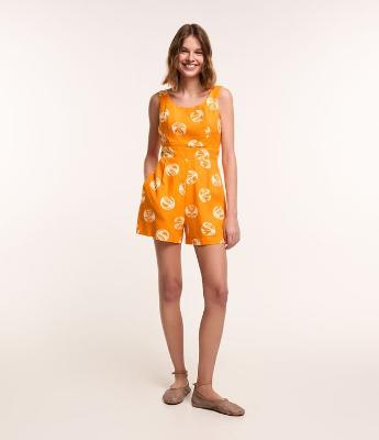 Macaquinho em Viscose e Linho com Estampa Tropical