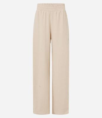 Calça Reta em Ribana Texturizada