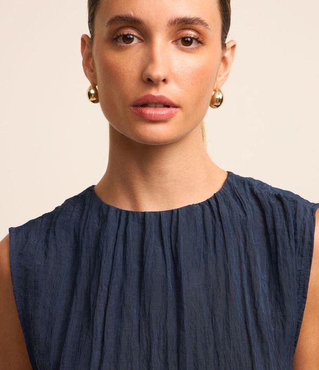 Blusa Sem Manga Acetinada com Textura Decote Redondo - 3