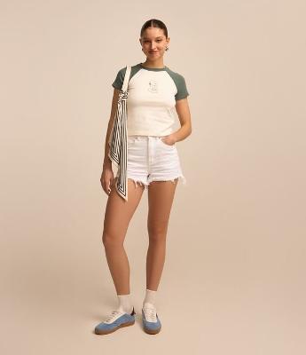 Short Slim em Jeans com Puídos e Cintura Alta