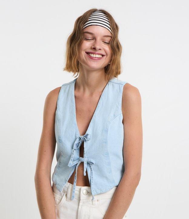 Colete Cropped em Jeans com Lacinhos Frontais - 1