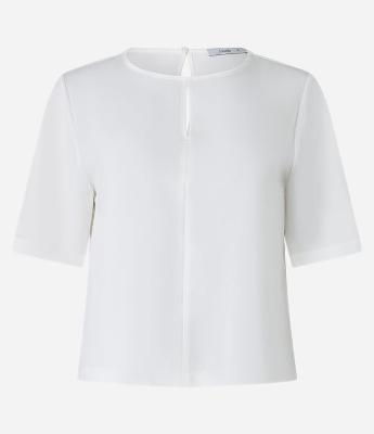 Blusa em Crepe com Vazado na Gola Redonda