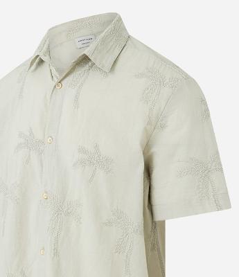 Camisa em Algodão com Textura e Estampa Bordada de Coqueiro