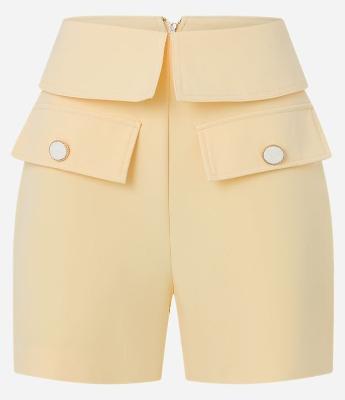 Short Reto Cintura Alta em Alfaiataria Cós com Lapela e Bolso Cargo com Botão