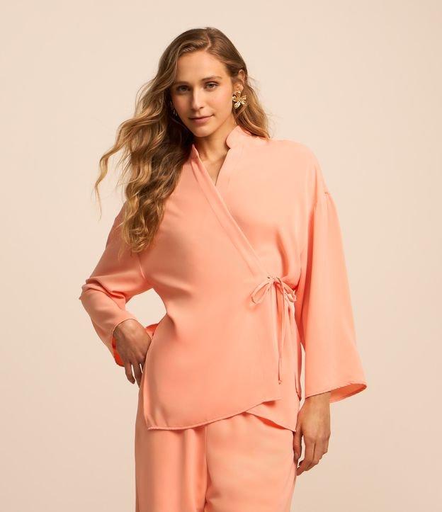 Camisa em Crepe com Decote Transpassado - 1