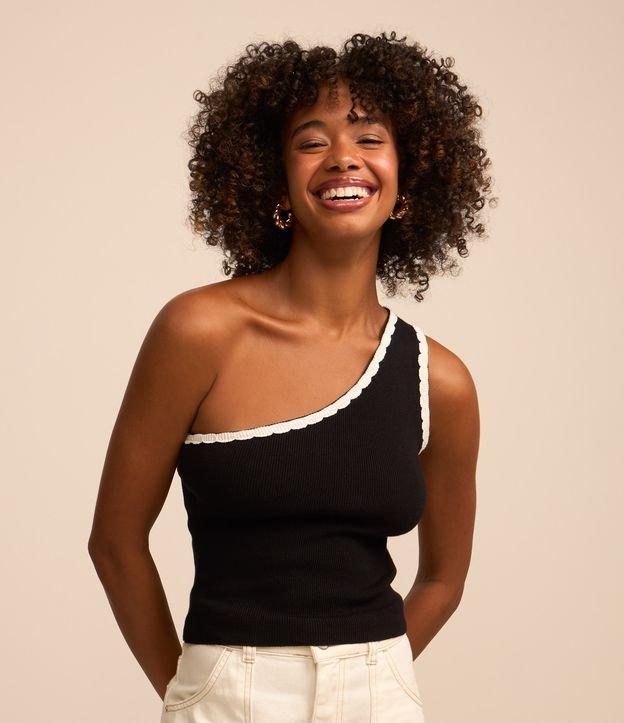 Blusa em Tricô com Um Ombro Só e Viés Contrastante - 2