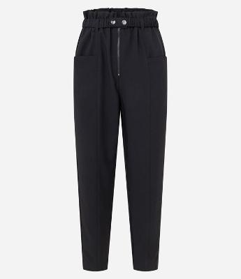 Calça Cenoura Alfaiatada com Elástico e Botões no Cós