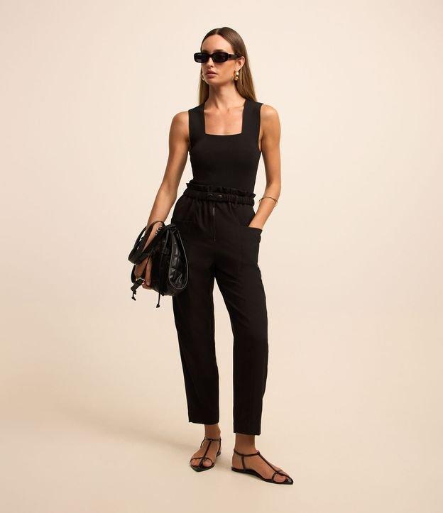 Calça Cenoura Alfaiatada com Elástico e Botões no Cós - 2