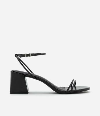 Sandália de Tiras Finas com Salto Bloco