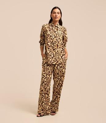 Calça Fluida em Chiffon com Estampa Animal Print