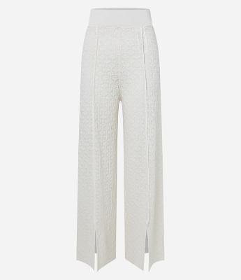 Calça Reta Texturizada em Tricô com Fenda Frontal