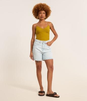 Short Mom Cintura Alta em Jeans com Bolsinhos