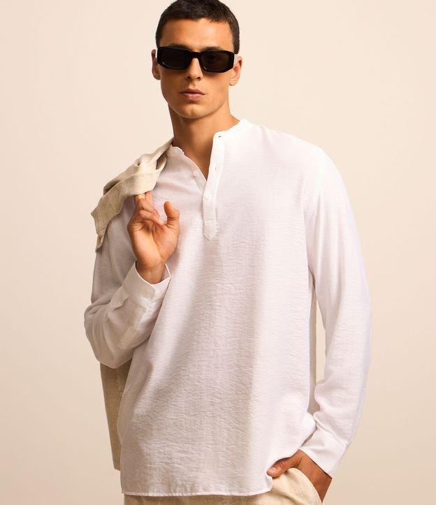 Camisa em Tricoline Acetinada com Gola Padre - 2