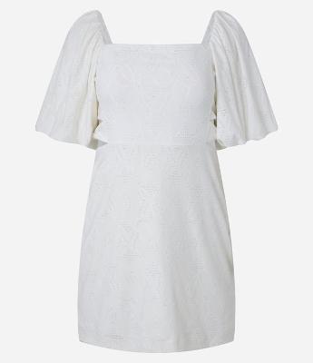 Vestido Evasê Manga Bufante em Laise com Flores Texturizadas