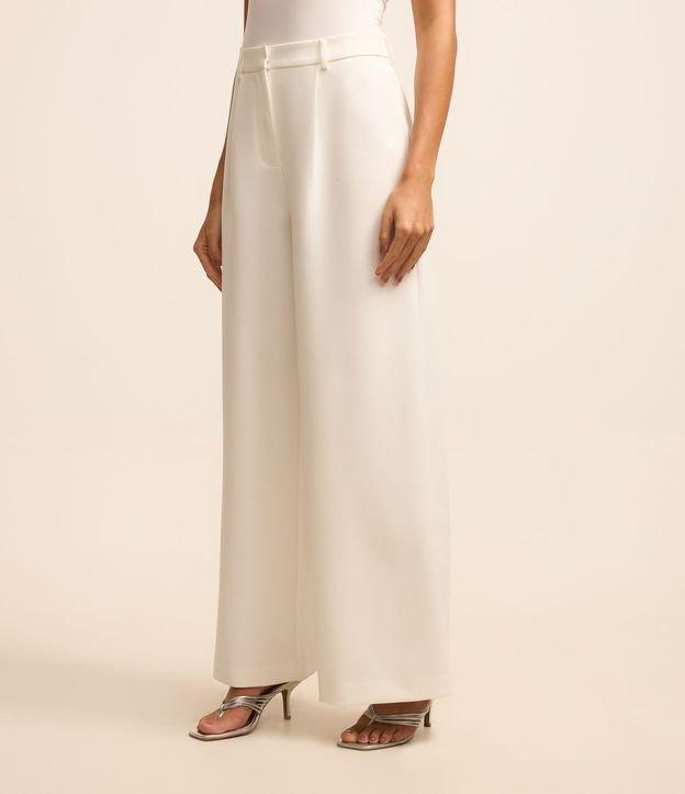 Calça Pantalona em Crepe com Passantes no Cós - 3