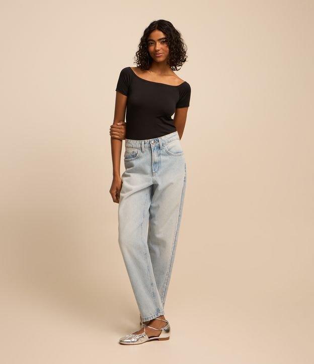 Calça Mom em Jeans com Lateral de Brilho - 1
