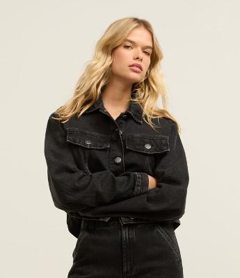 Jaqueta Regular em Jeans com Botões