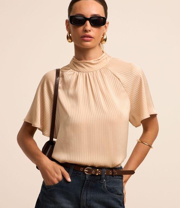 Blusa em Chiffon com Golinha Alta e Textura Listrada - 2