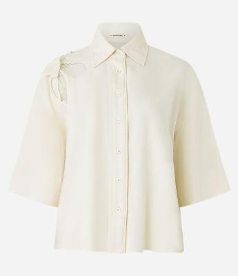 Camisa em Viscolinho com Manga 3/4 Com Aplicação de Flor 3D