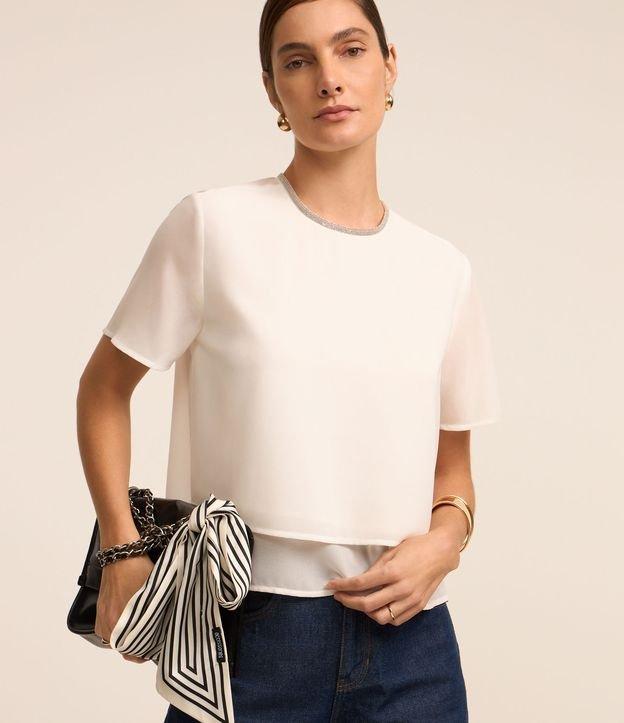 Blusa em Crepe com Brilho na Gola Redonda - 2