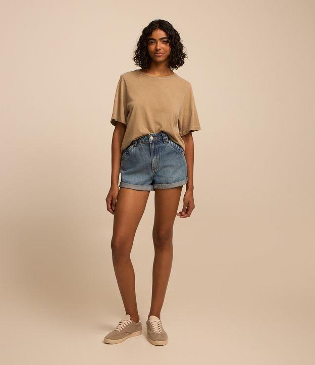 Short Mom Jeans com Bolso Faca e Barra Dobrada - 3