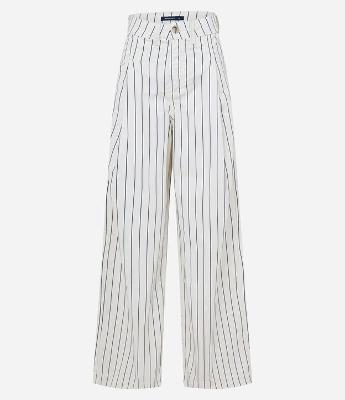 Calça Wide Leg em Sarja com Listras e Pregas