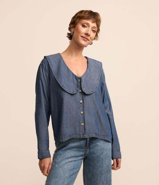 Camisa Jeans com Gola Ampla e Abotoamento Frontal - 1