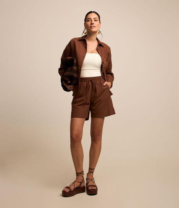 Short Reto em Tricoline com Cós Elástico e Bolsos - 1