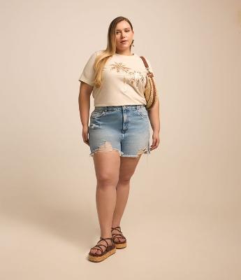 Short Boyfriend em Jeans com Puídos Curve & Plus Size