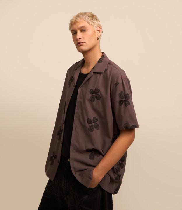 Camisa Relaxed em Oxford com Estampa Floral Bordada - 2