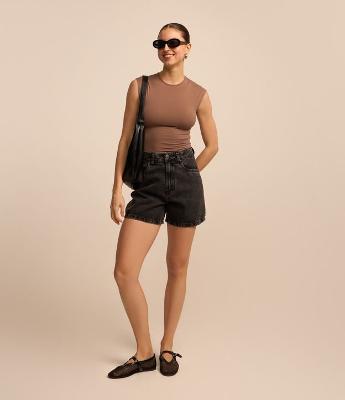 Short Mom em Jeans com Cintura Alta