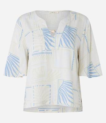 Blusa em Viscose com Miçanga na Gola e Folhagens Estampadas