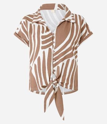Camisa em Viscose com Amarração e Estampa Abstrata