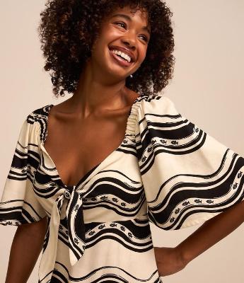 Vestido Curto em Viscose e Linho com Peixes e Ondas Estampados