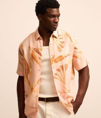 Camisa Regular em Voil com Estampa de Folhagem