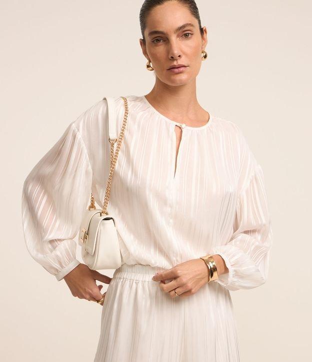 Blusa em Chiffon com Manga 3/4 e Fio Tinto Metalizado - 2